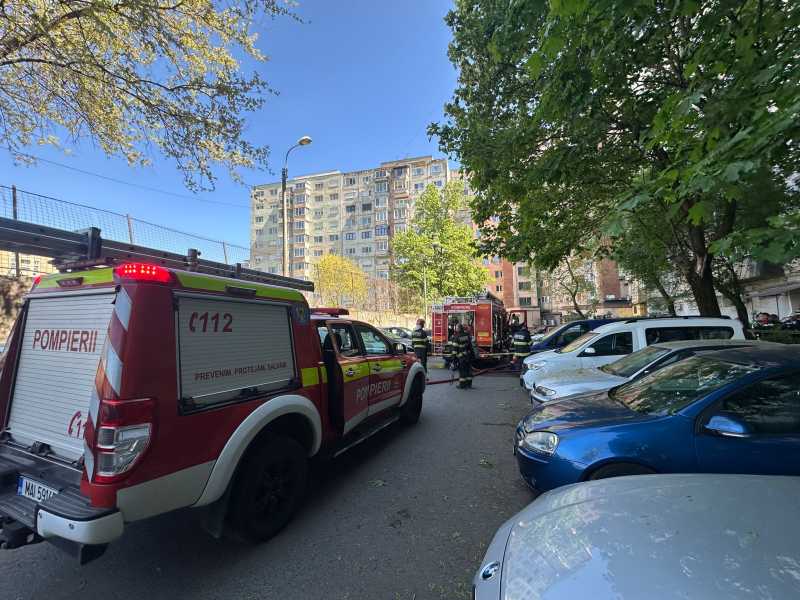 Trei minori, loviţi de un autoturism proiectat pe scuar de altă mașină
