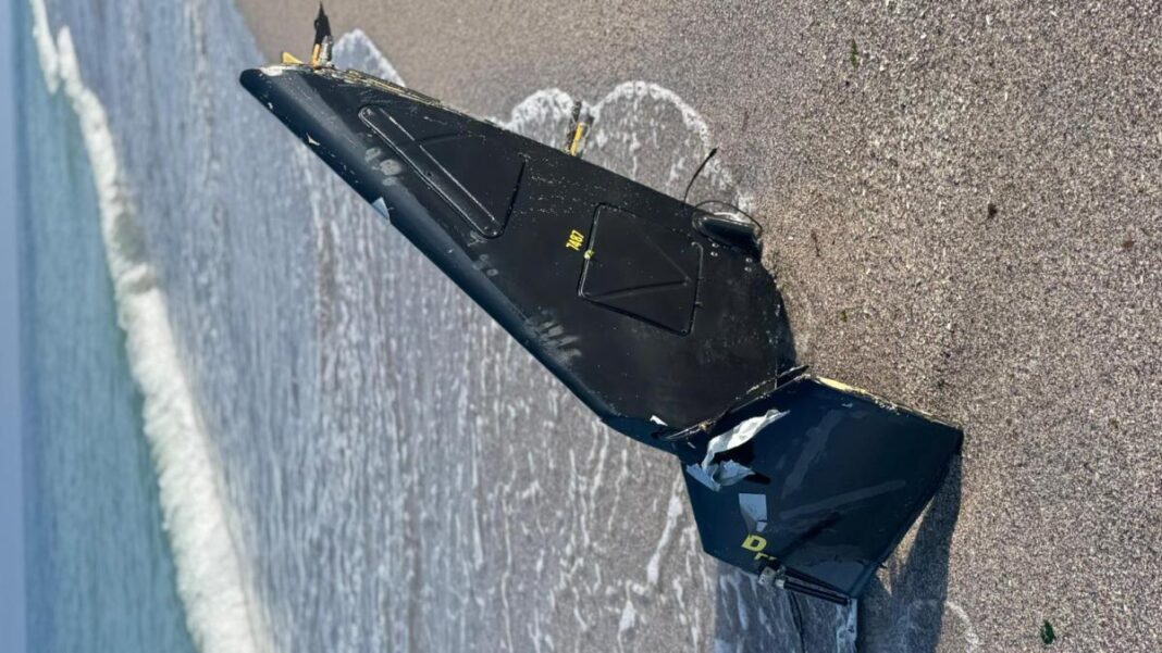 Mai multe bucăţi de dronă, descoperite pe plaja din Tuzla