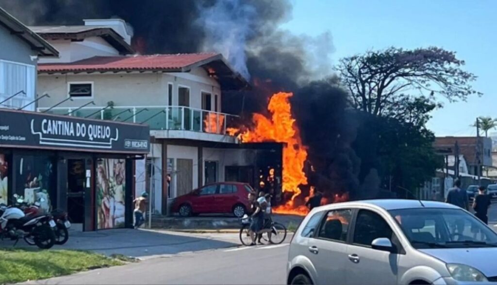 Un avion privat s-a prăbușit pe un restaurant, în Brazilia