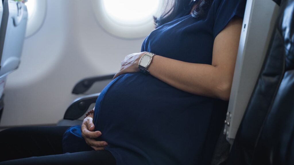 A născut în avion, iar părinții nu știu care va fi cetăţenia micuţului