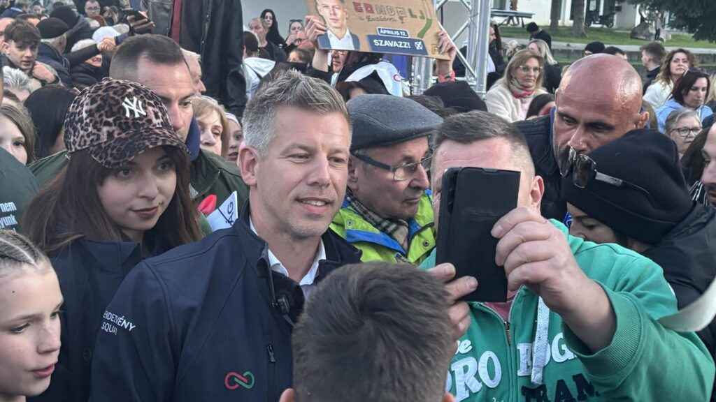Alegeri decisive în Ungaria: Péter Magyar miroase victoria în fața lui Viktor Orbán
