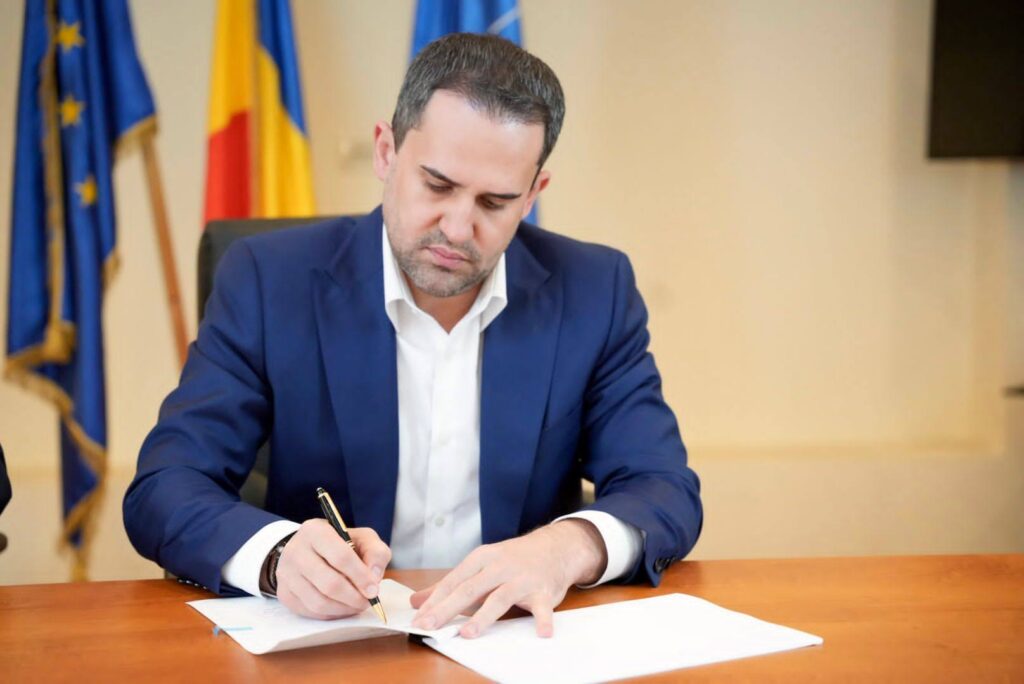 Ministrul Transporturilor a semnat contracte de finanţare cu SRI, STS şi SPP