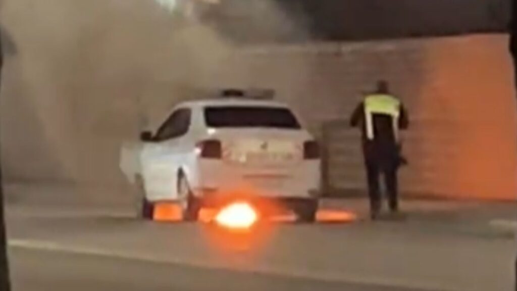 O autospecială de poliție a luat foc în trafic
