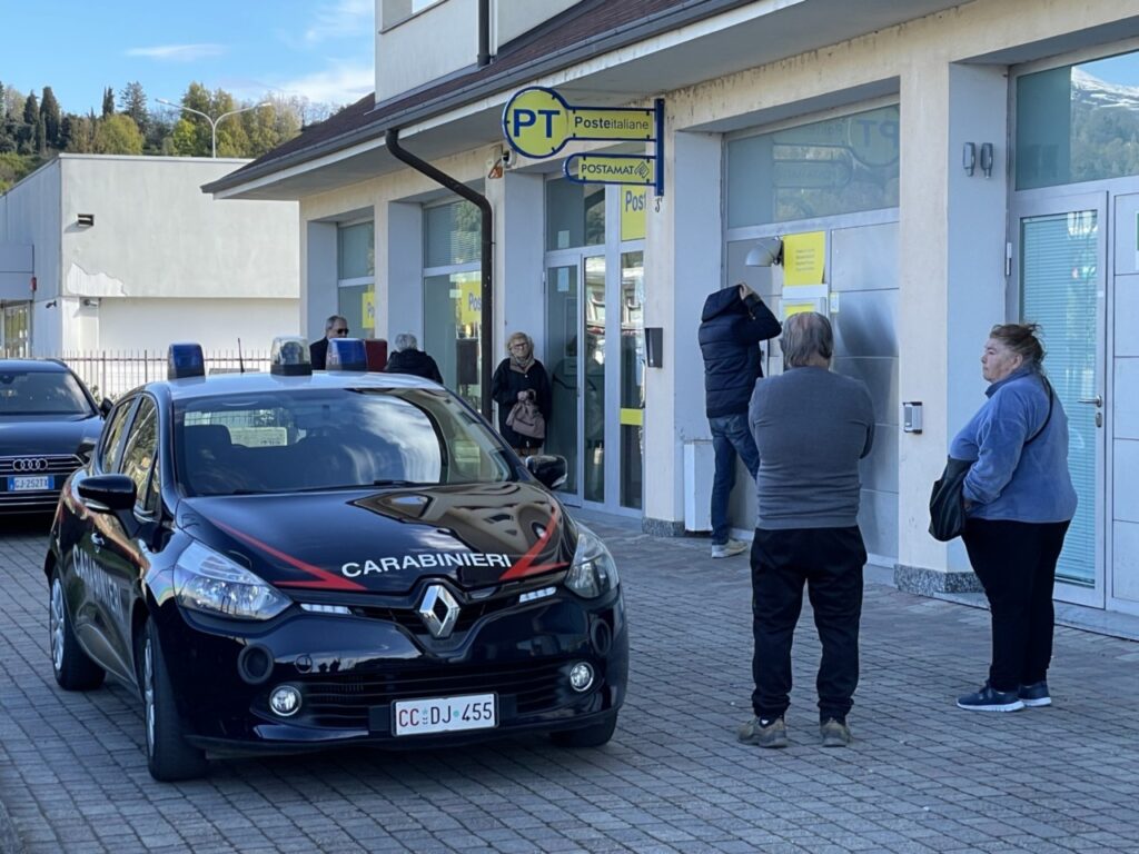 Un elev de 13 ani a jefuit un oficiu poștal cu un pistol de jucărie