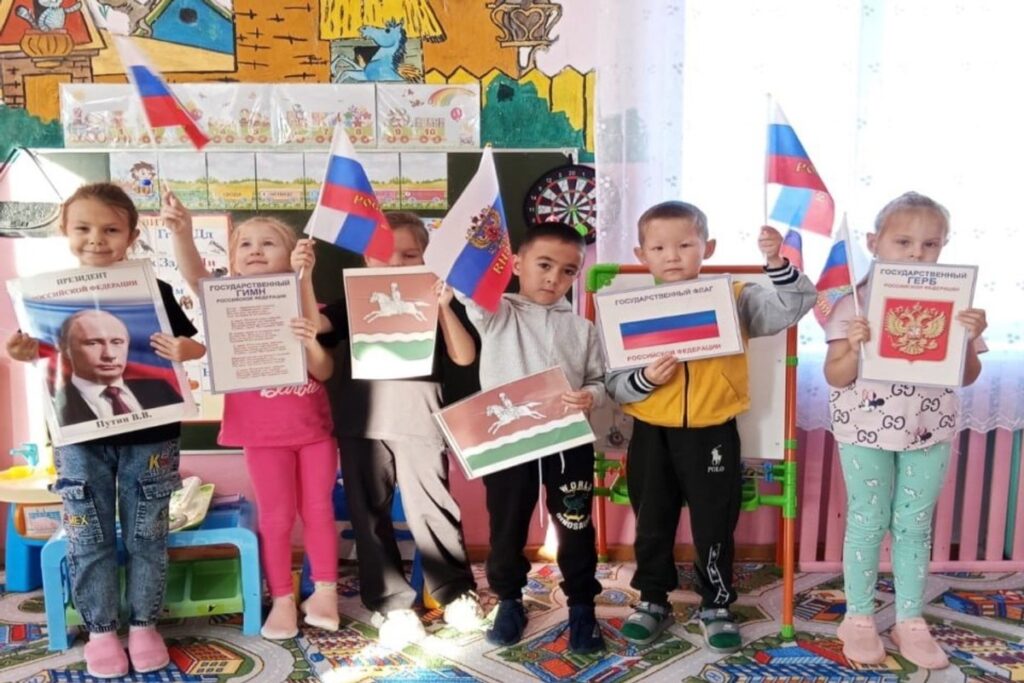 Orele de propagandă, obligatorii în grădinițele din Rusia. Copiii vor învăța „valorile spirituale și morale”  dorite de Putin