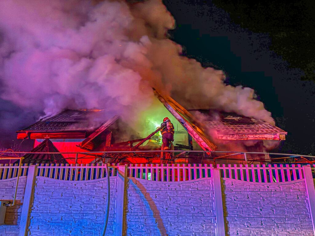 Un preot a murit în incendiul care i-a cuprins casa
