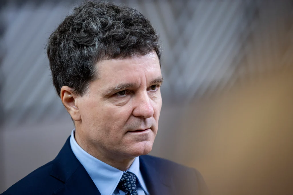 Preşedintele Nicuşor Dan va discuta luni cu liderii coaliţiei de guvernare şi cu reprezentanţii pe SAFE şi pe PNRR
