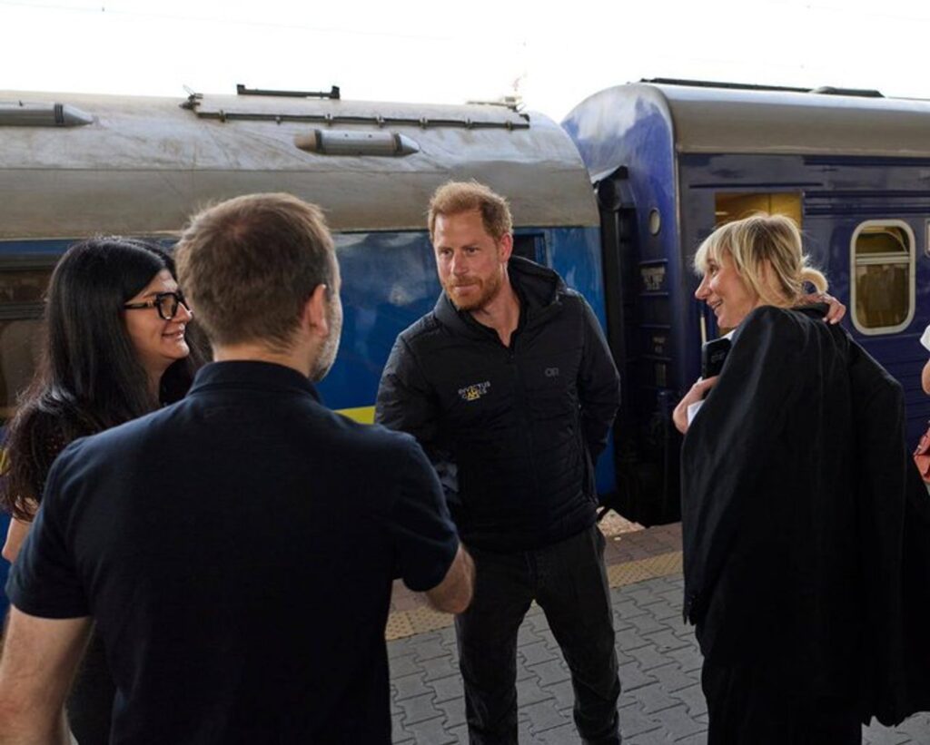 Prinţul Harry, vizită surpriză la Kiev