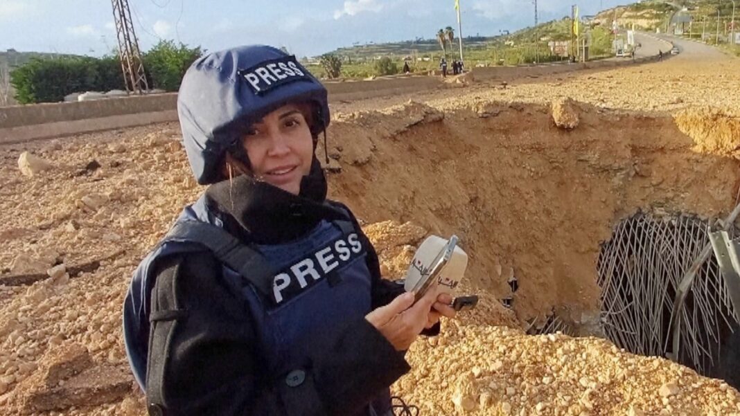 67 Amal Khalil a fost jurnalistă la ziarul libanez Al-Akhbar