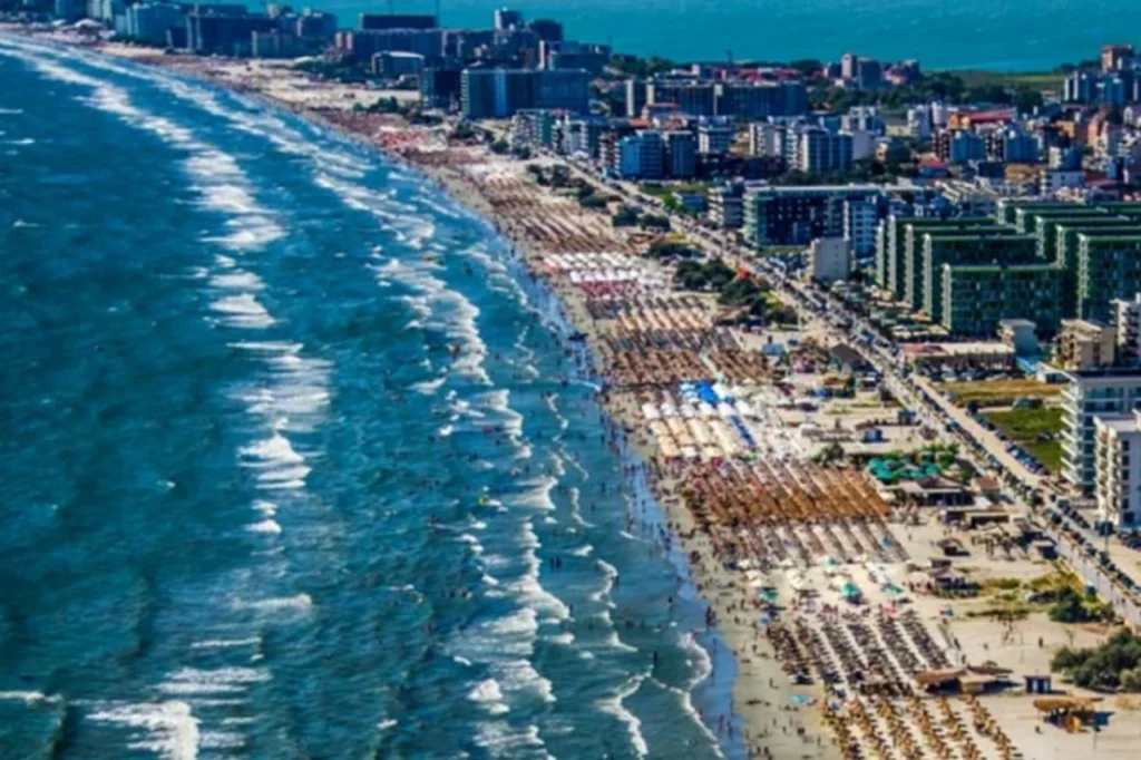Peste 100 de hoteluri de pe litoralul românesc au fost scoase la vânzare