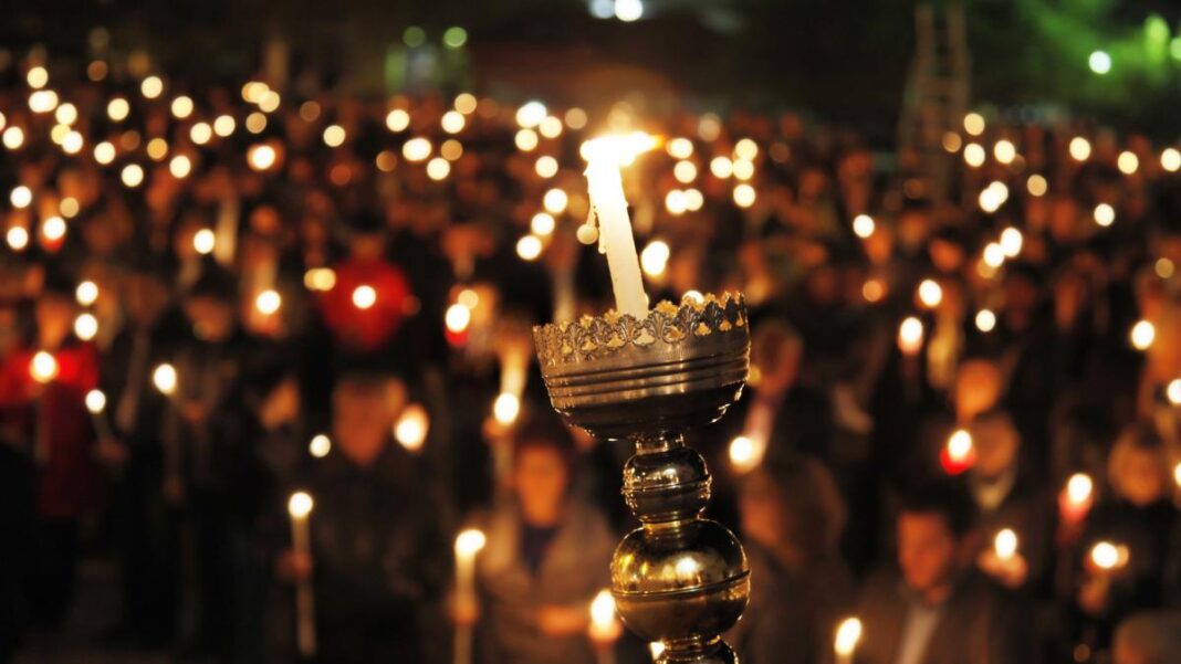 Sfânta Lumină, adusă sâmbătă seara de la Ierusalim