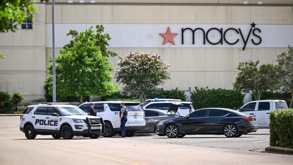 Un mort și cinci răniți într-un schimb de focuri între două grupuri, într-un mall din SUA