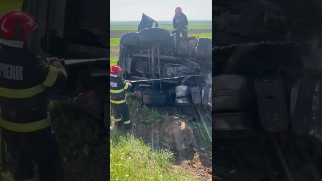 (VIDEO) Mehedinţi: Accident cu o victimă după ce un autotren a ieşit de pe carosabil