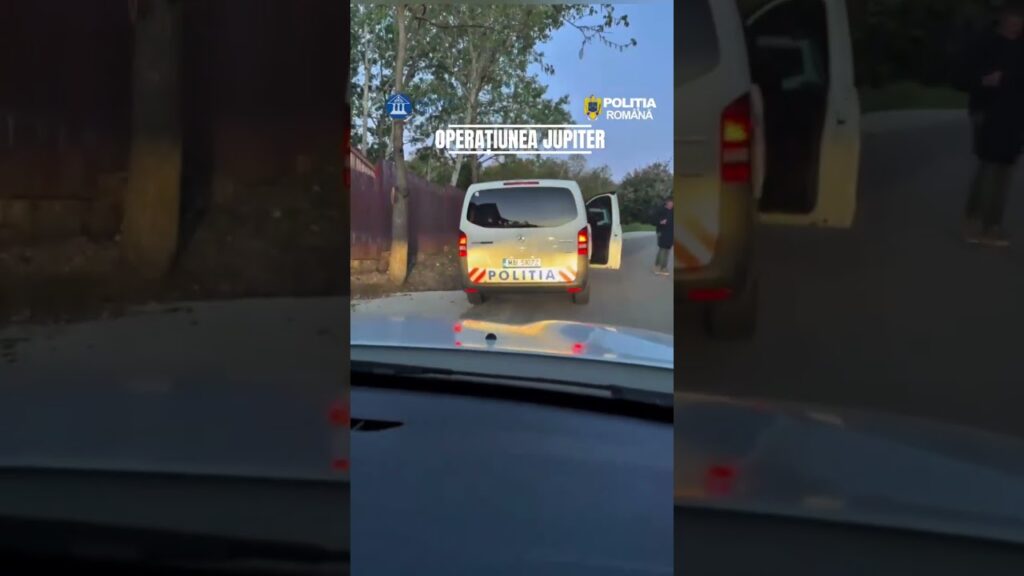(VIDEO) Percheziții în Vâlcea: Meciuri de fotbal transmise ilegal pe internet