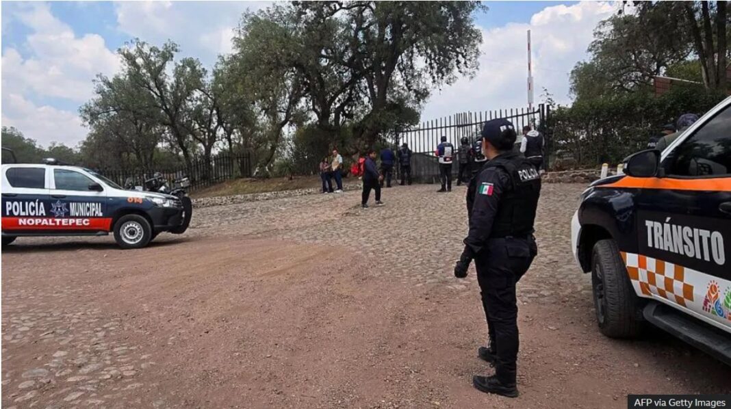Ofițerii de poliție au rămas luni în zona arheologică Teotihuacan