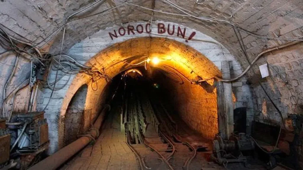 Angajații de la trei mine nu au intrat la muncă după ce au aflat că nu vor primi primele de Paşte