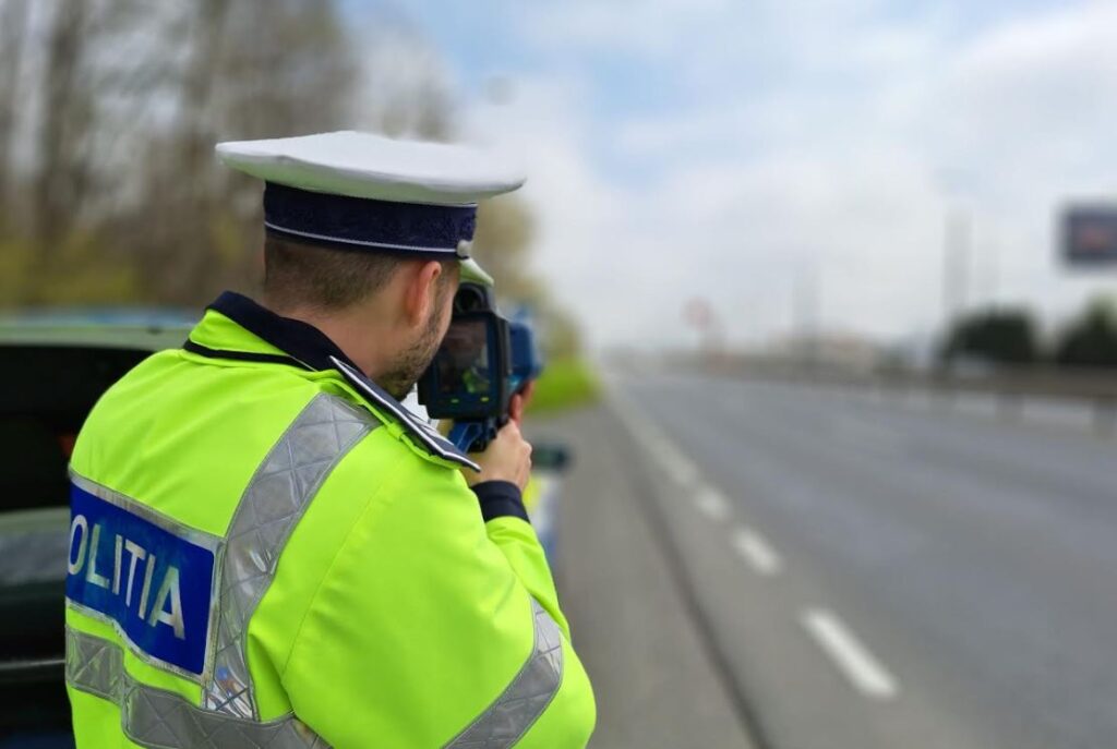 Șofer prins circulând pe A1 cu 224 de km/h
