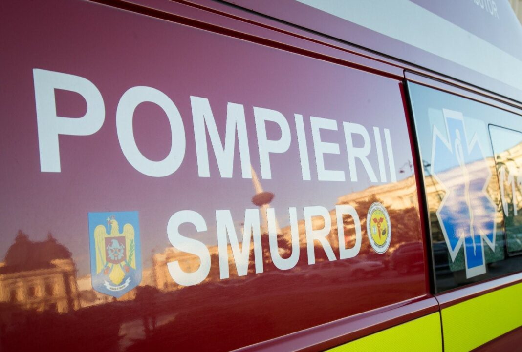 Trei adulţi şi un copil, răniţi într-un accident în care au fost implicate un autocamion şi un autoturism