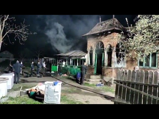 (VIDEO) Olt: Incendiu puternic la o locuință din Brebeni