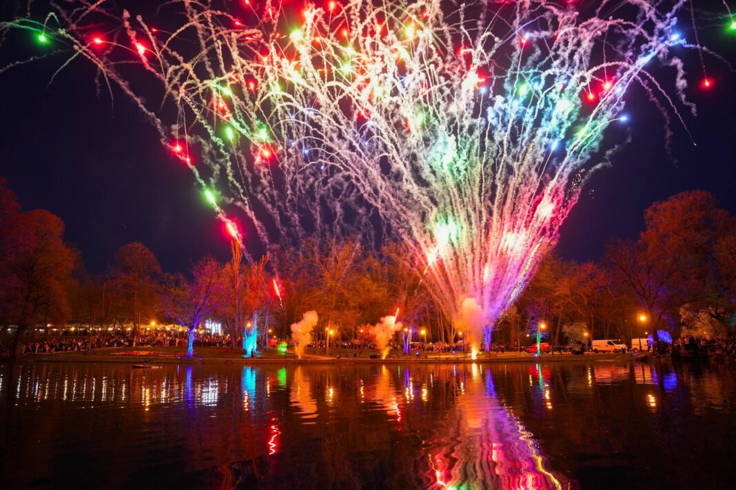 Focuri de artificii spectaculoase la Târgul de Paște (Foto: Facebook Primăria Municipiului Craiova)