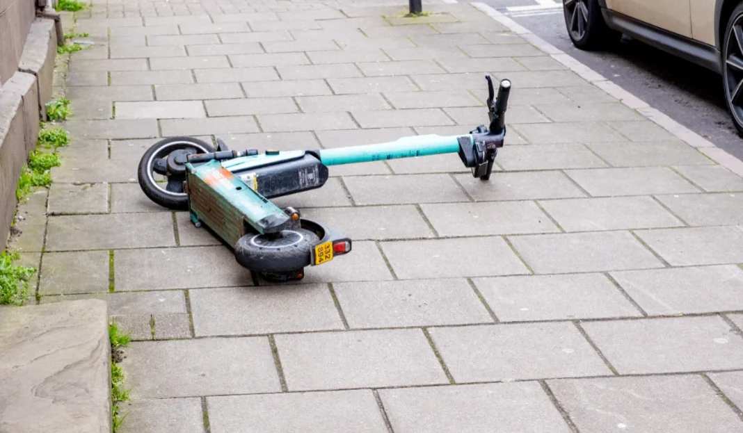 Accident grav: Femeie moartă după ce a căzut de pe o trotinetă electrică