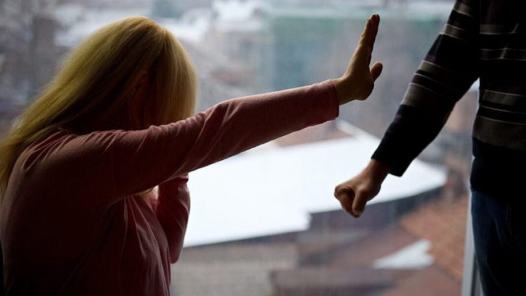 Gorj: Femeie bătută și amenințată cu moartea de soțul care era de beat