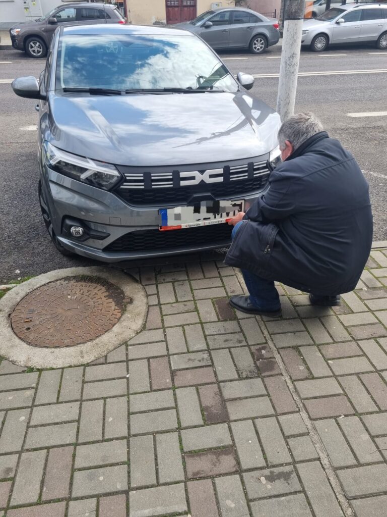 Vâlcea: 5.000 lei amendă și permisul suspendat 6 luni pentru un bărbat care făcea transport de persoane fără autorizație