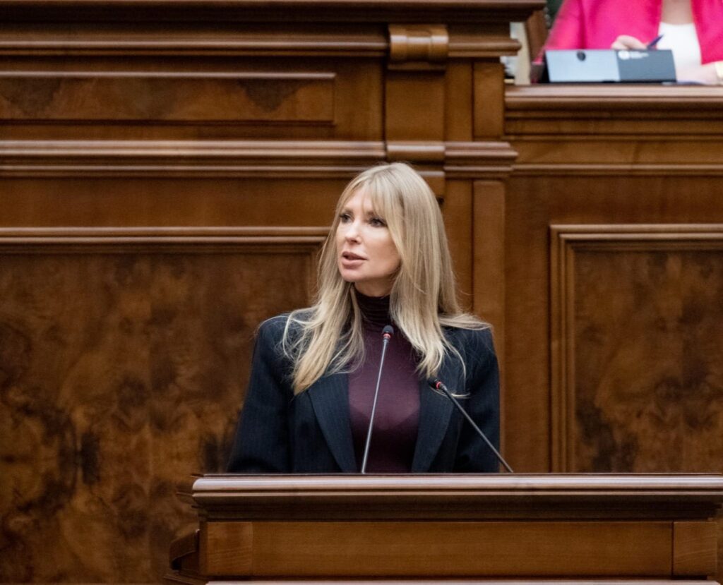 O senatoare își dă demisia din PSD: Nu pot face parte dintr-un proiect care sacrifică valorile democratice fundamentale pe altarul unor interese politice de etapă