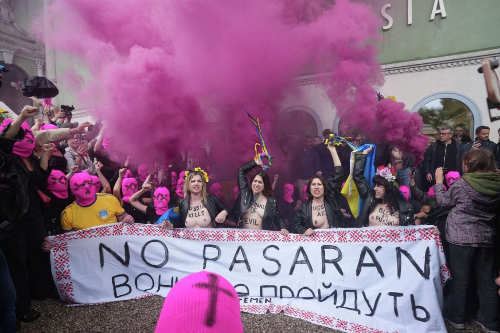 Proteste și scandal la deschiderea Bienalei de la Veneția după revenirea Rusiei