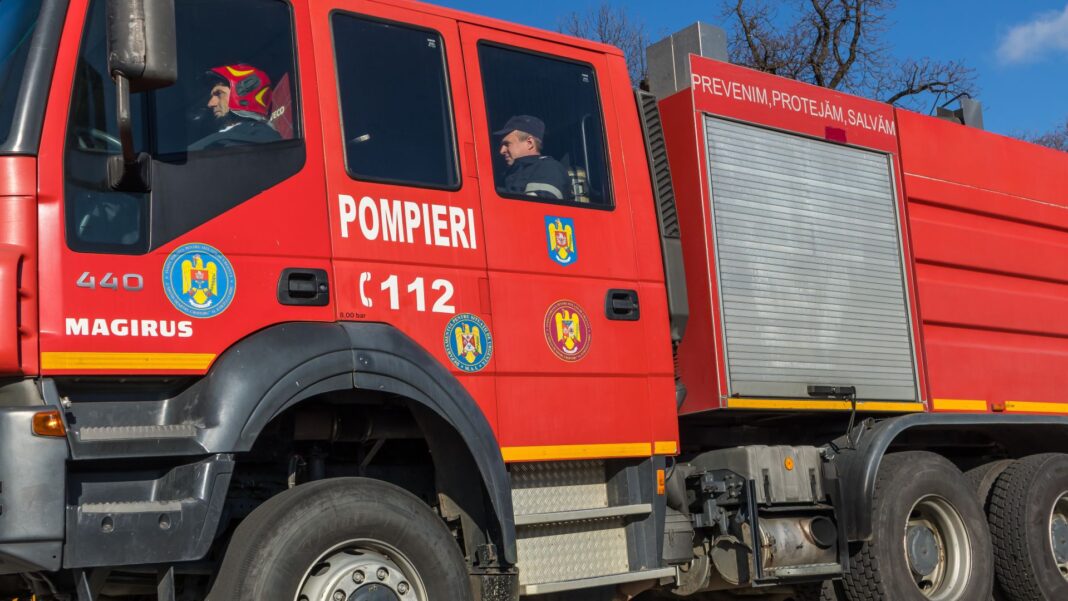 Un autocar în care se aflau 27 de persoane a luat foc