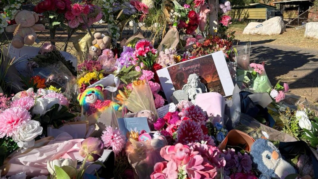 Lumânări aprinse pentru micuța Kumanjayi Little Baby