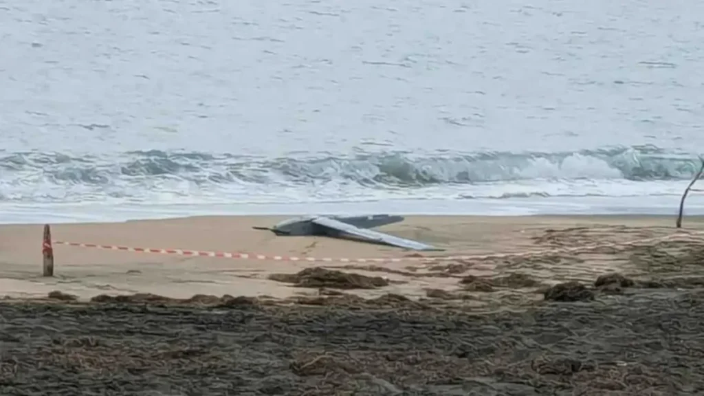 Alertă pe Litoral! Resturi de dronă găsite pe plajă