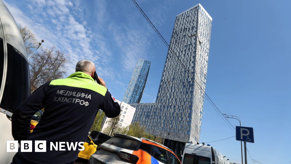 O dronă a lovit un zgârie-nori de lux din Moscova înainte de Ziua Victoriei