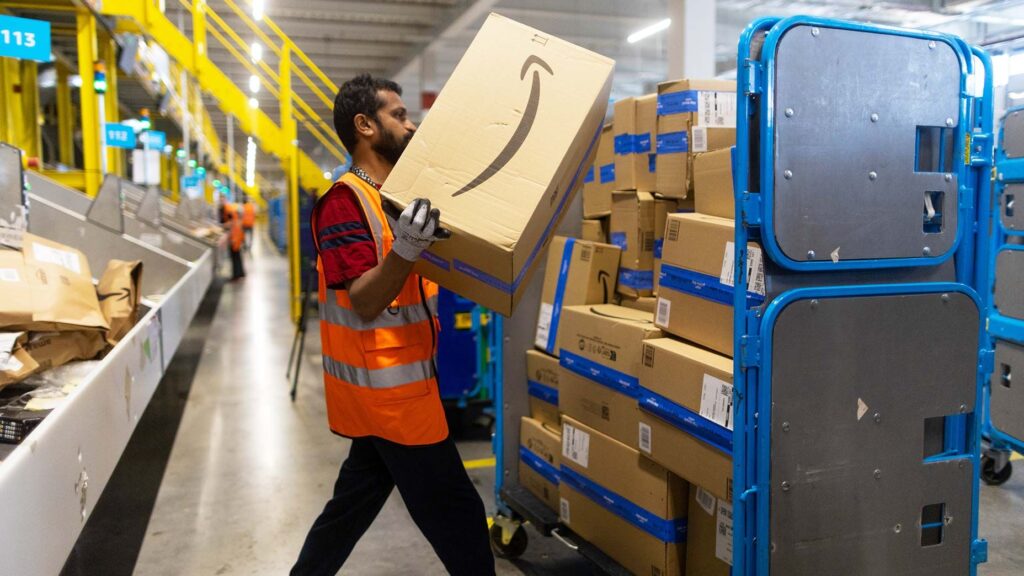 De ce nu are Amazon rivali serioși în Occident? Secretul dominației gigantului fondat de Jeff Bezos