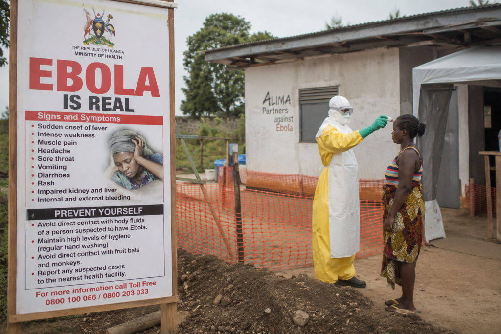 Ebola se extinde în Uganda. Au fost înregistrate trei noi cazuri