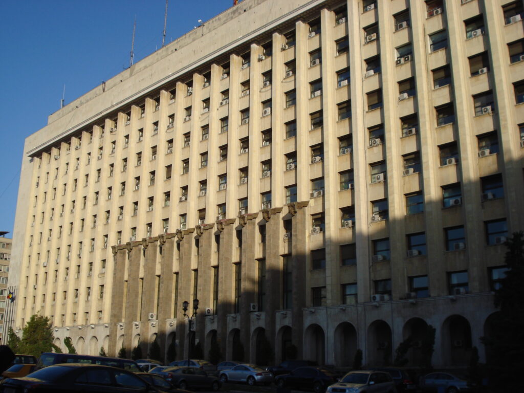 Lift prăbușit în Palatul CFR din București. Cinci persoane au avut nevoie de îngrijiri medicale