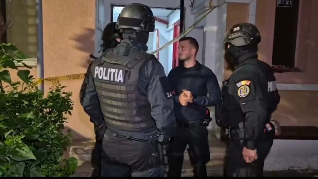 Crimă șocantă într-un apartament din Târgu Jiu. Un bărbat și-ar fi ucis bunica și fratele, apoi s-a sinucis