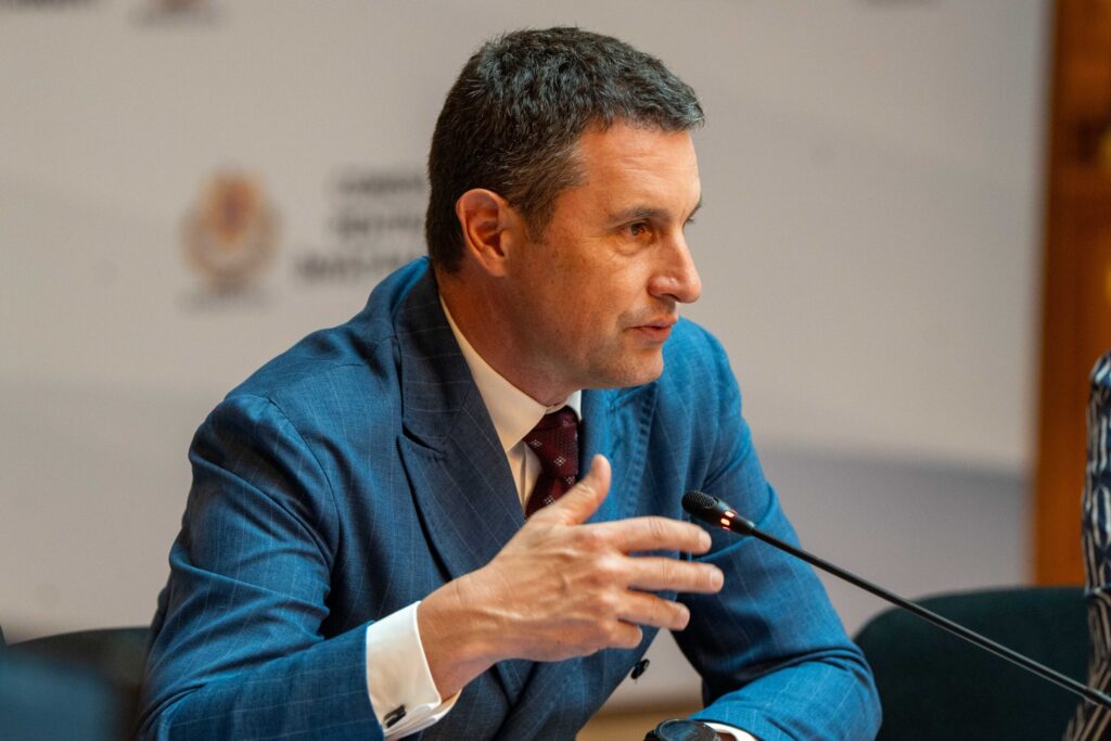 Tánczos Barna: Trebuie continuat programul de lapte și fructe pentru școlile din România