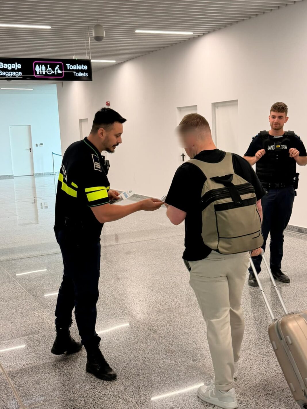 Acțiune a polițiștilor în Aeroportul Craiova