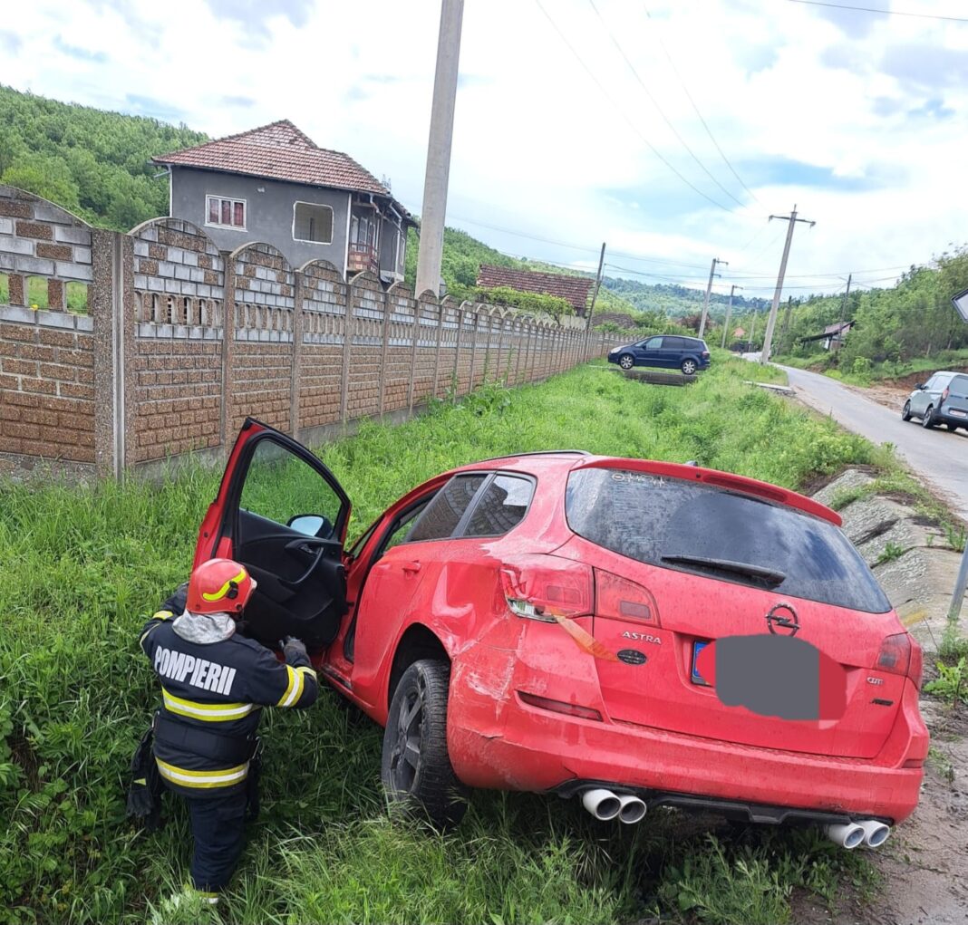 Patru persoane au fost implicate în accident