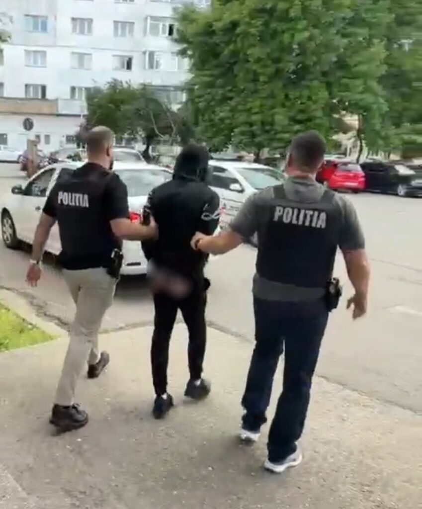 (VIDEO) Tânăr reținut pentru furtul unui scuter electric în Craiova