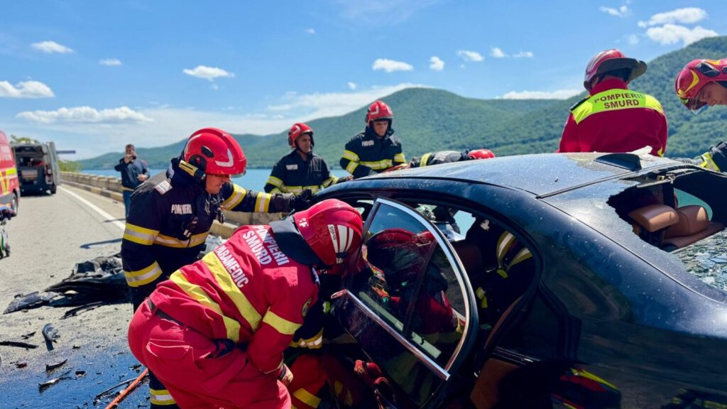 Una dintre victimele din accidentul produs în Mehedinţi, în stare gravă în SJU Craiova