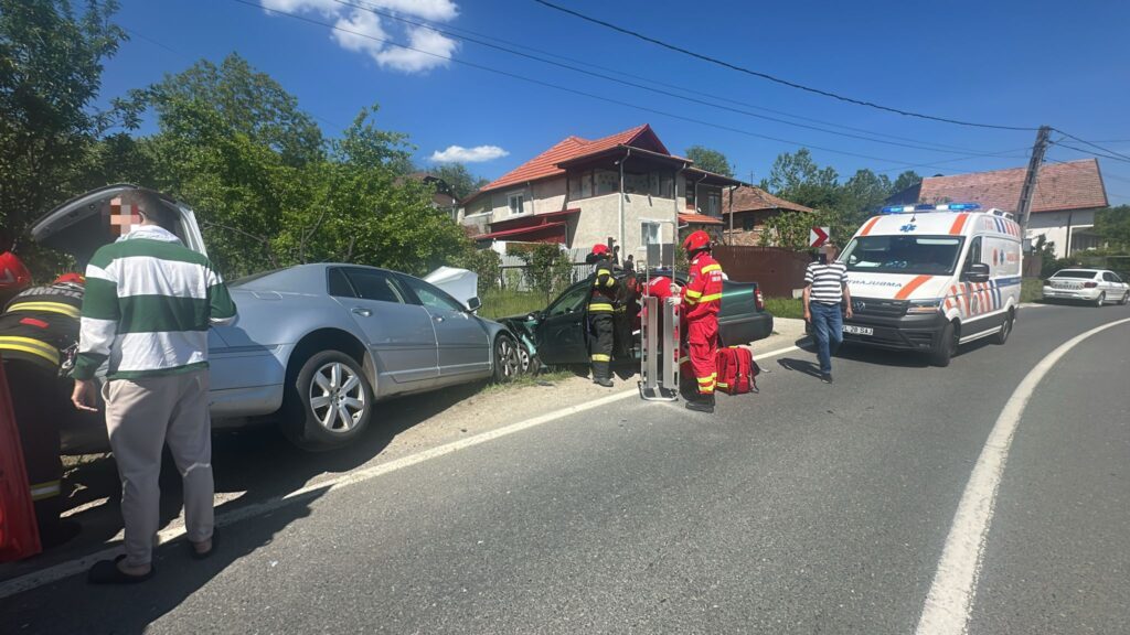 Vâlcea: Accident grav pe DN 64, în Vlădești: o femeie a murit la spital
