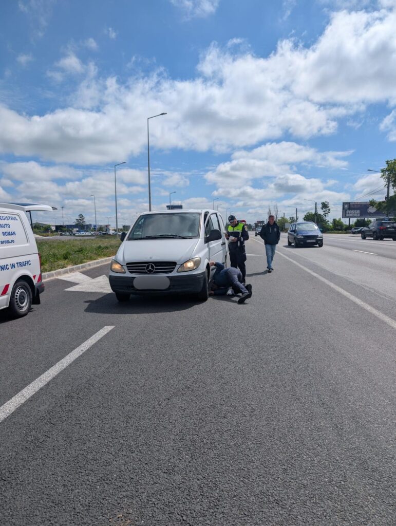 Controale ale poliției și RAR în zona Aeroportului Craiova: amenzi de 5.000 de lei și dosar penal pentru numere false