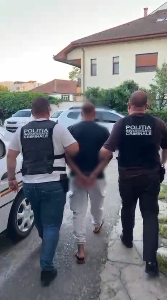 (VIDEO) Bărbat reținut pentru tâlhărie după ce și-ar fi agresat fosta concubină în Autogara Craiova