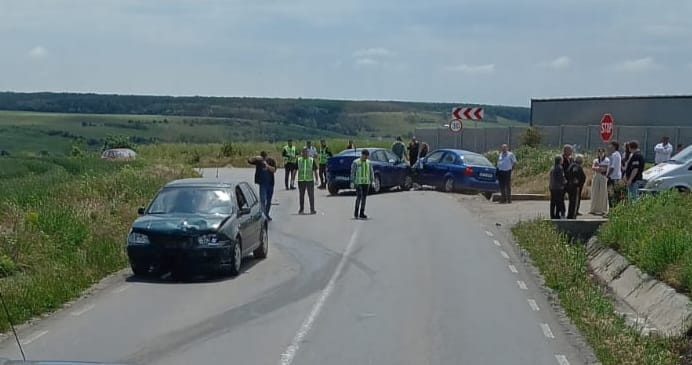Accident rutier în Brebeni. Patru persoane au ajuns la spital