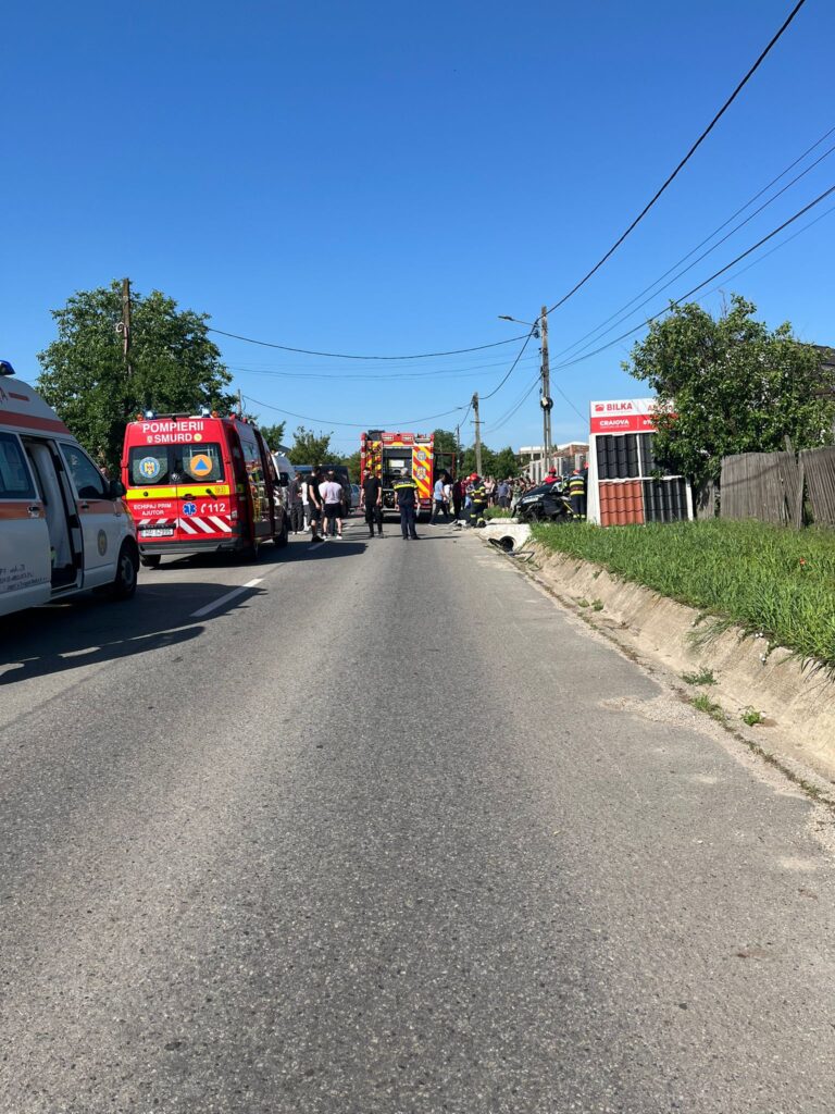 Dolj: Accident grav pe DJ 561, la ieșirea din Cerăt. Un șofer a fost preluat de elicopterul SMURD