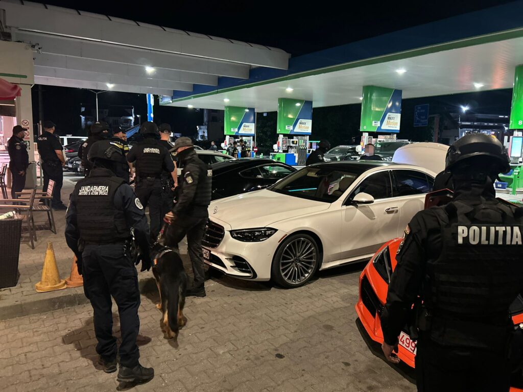 (VIDEO) Mascați, jandarmi și polițiști – acțiune în forță. Sute de persoane verificate