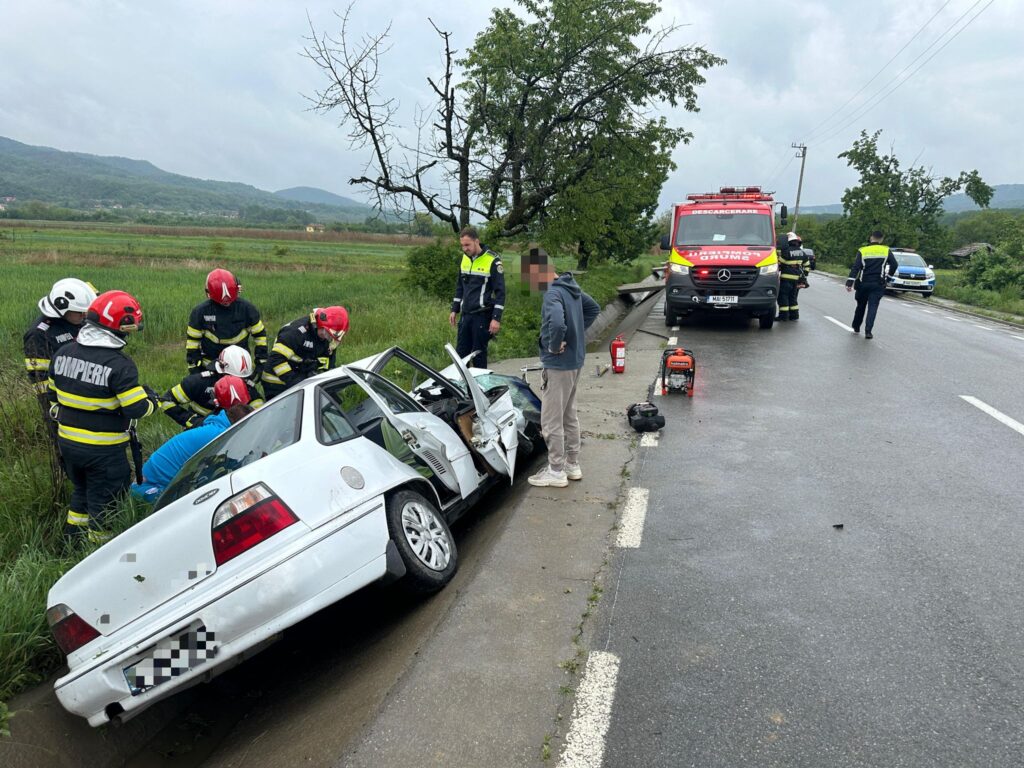 Vâlcea: Un șofer de 82 de ani a intrat cu mașina în șanț, în comuna Nicolae Bălcescu