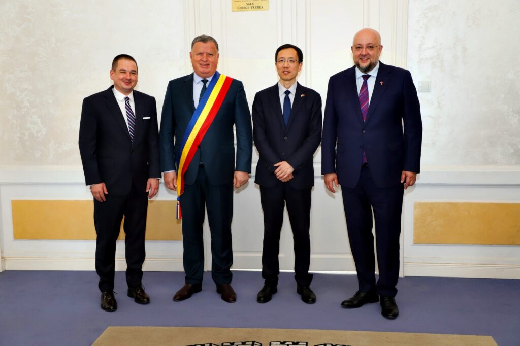 Ambasadorul Chinei, în vizită la Râmnicu Vâlcea. Se pregătește înfrățirea cu un oraș din provincia Sichuan